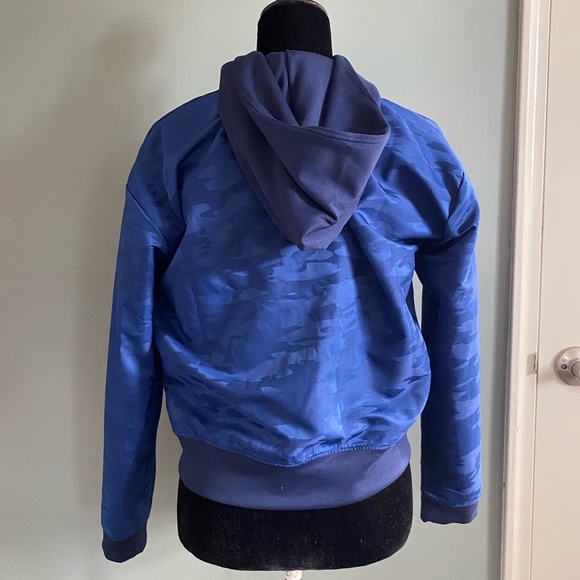 New Balance Women's Determination Reversible Jacket - Picture 5 of 16